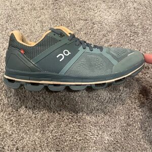 On Cloud Women's Running Low Top Sneakers Size 7.5 Cloudtec